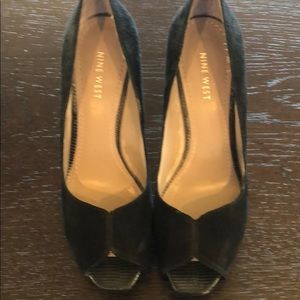 Great condition suede Nine West peep toe